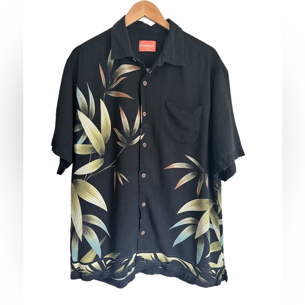 Tommy Bahama Silk Button Down Shirt Short Sleeve Size Large Leaves Print Black